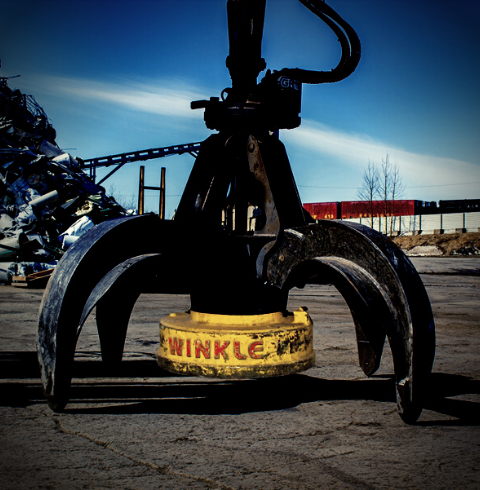 Bateman Mag grapple with Winkle magnet