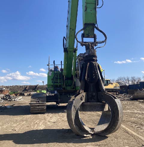 Mag grapple Bateman with Winkle magnet